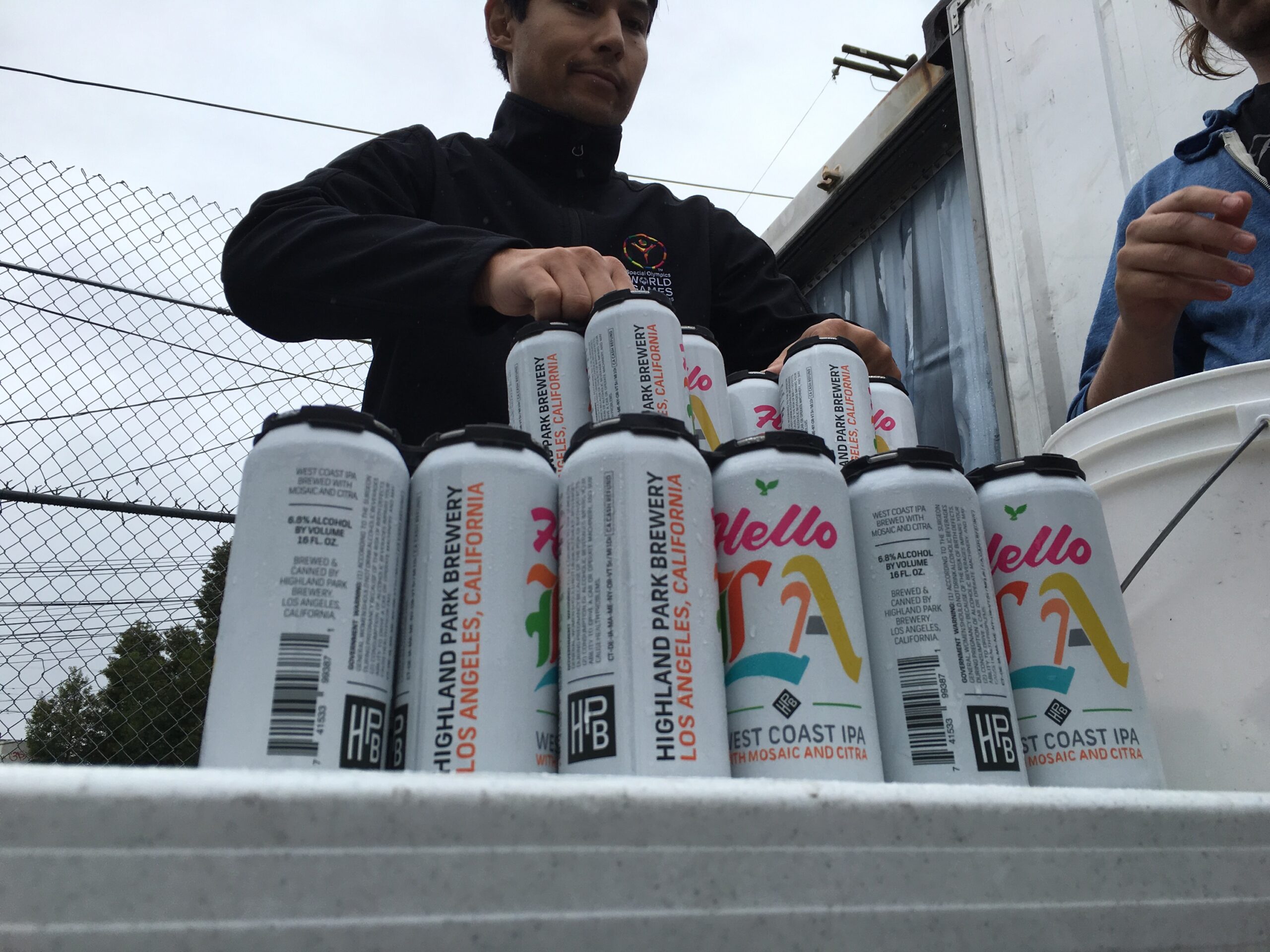 https://dontdrinkbeer.com/2016/04/08/dudes-standing-in-line-in-the-rain-for-ipa-cans-i-pense-la-didnt-even-treehouse