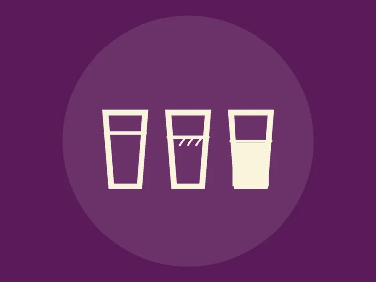 Ilustración de tres vasos de chupito con orujo blanco, orujo de hierbas y crema de orujo